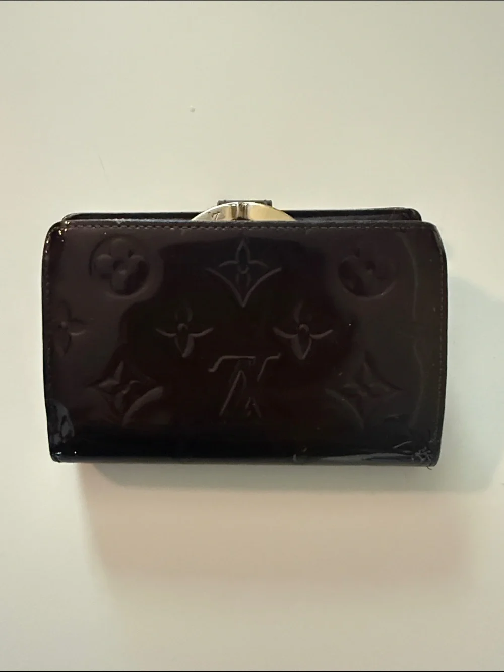 Louis Vuitton Vernis Embossed Compact kiss lock Wallet in Deep Burgundy/brown